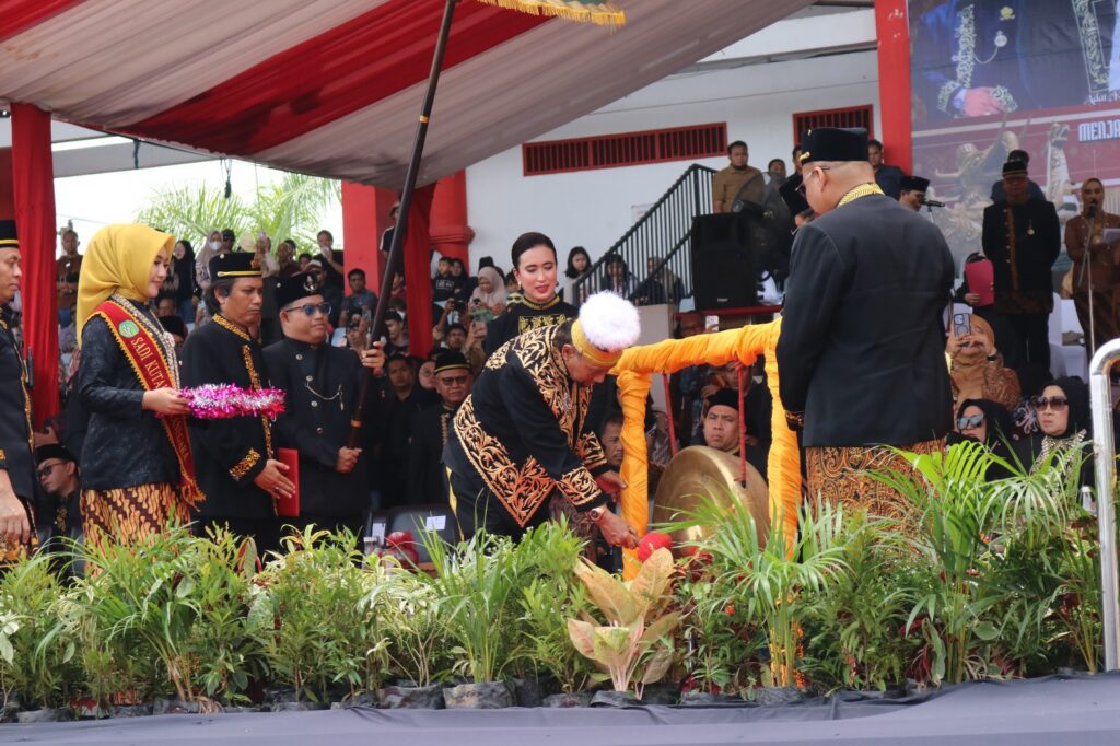 Pesta Adat Erau 2025 di Kutai Kartanegara Resmi Dibuka