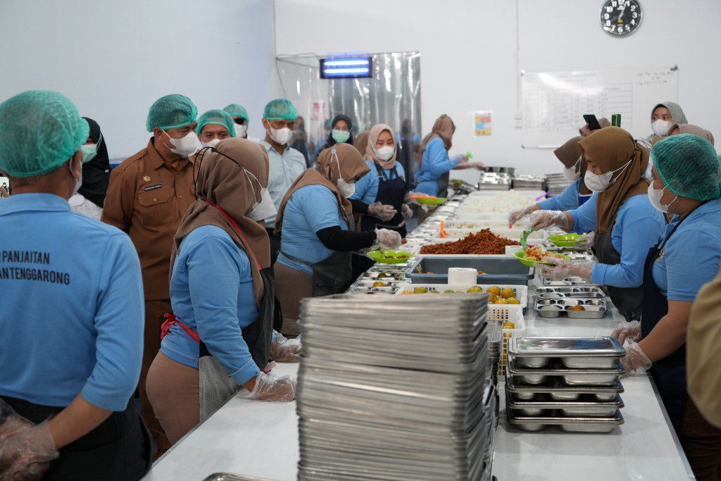 Anggota DPD-MPR RI Adji Mawarni Tinjau Dapur MBG di Tenggarong