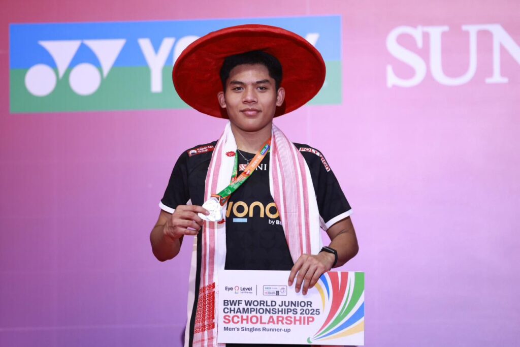 Zaki Ubaidillah Raih Medali Perak di BWF World Junior Championships 2025