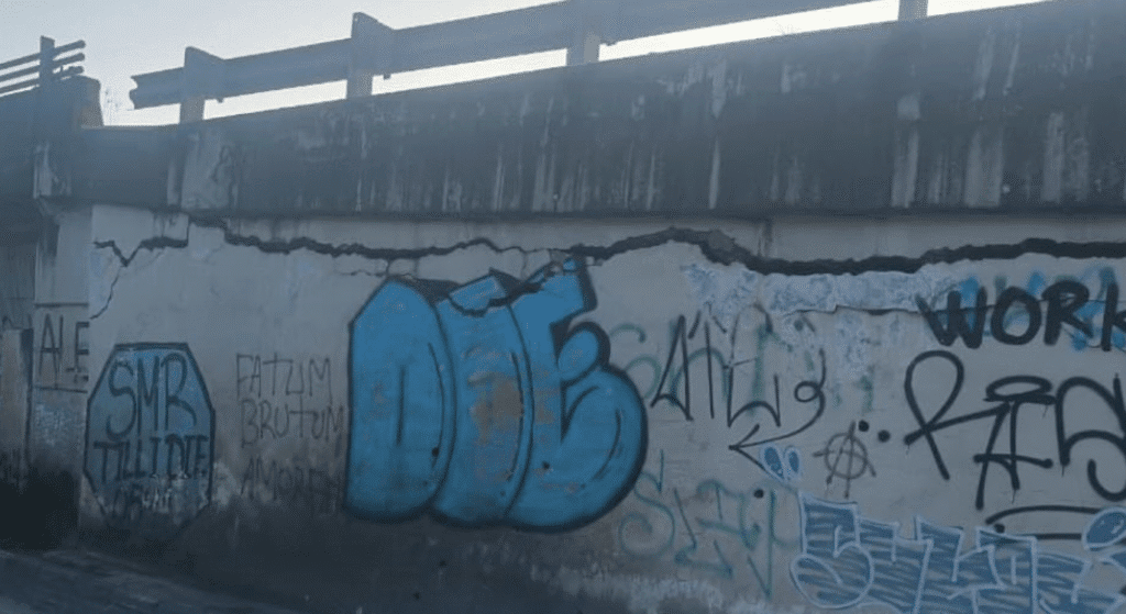 DPUPR Samarinda Lakukan Perbaikan Dinding Fly Over Air Hitam