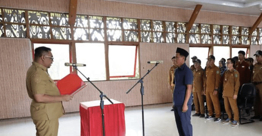 Bupati Kukar Lantik Anggota BPD PAW dan Evaluasi Program Bantuan RT