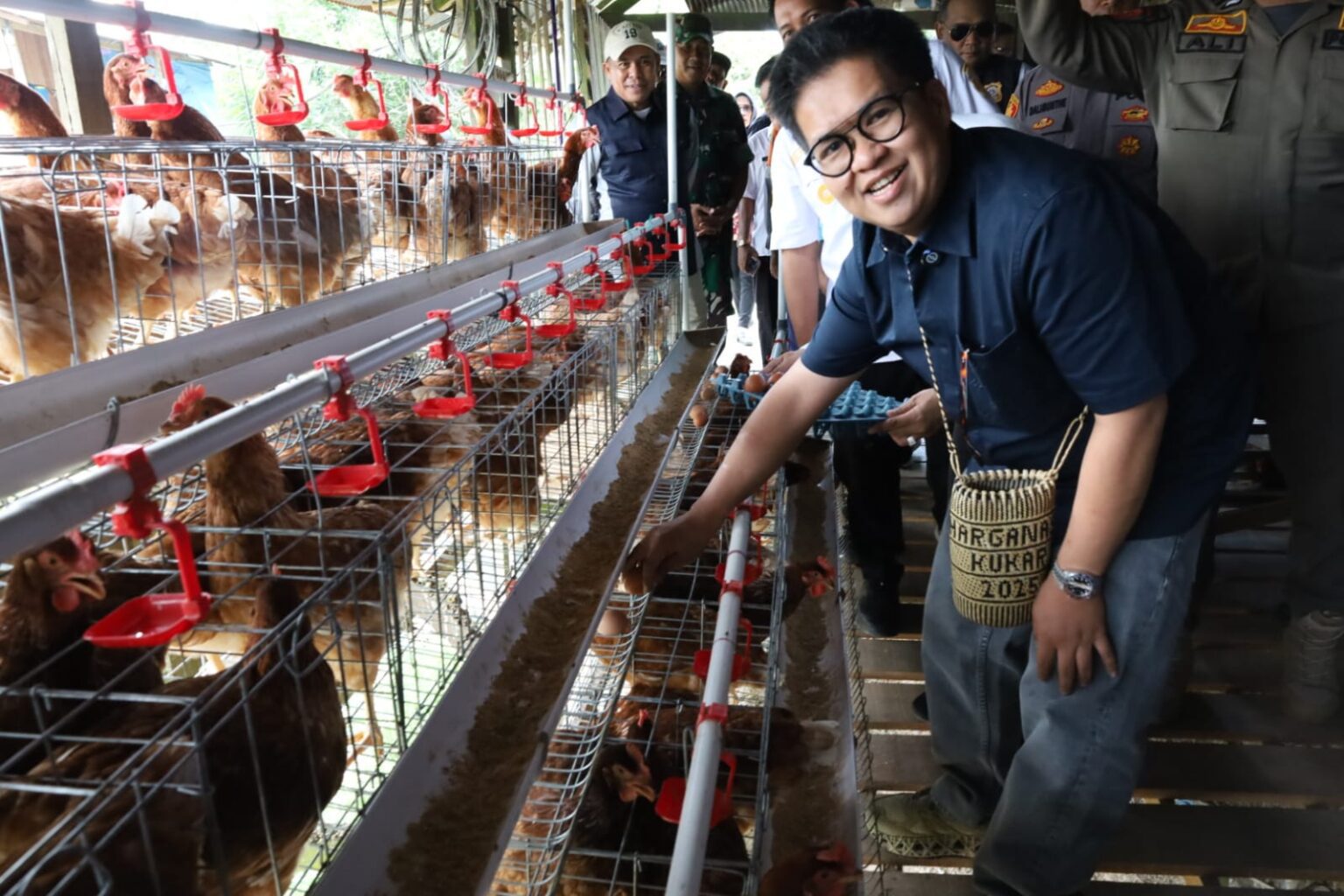 Wabup Kukar Resmikan Unit Usaha Ayam Petelur BUMDes Batuah Prima Mandiri