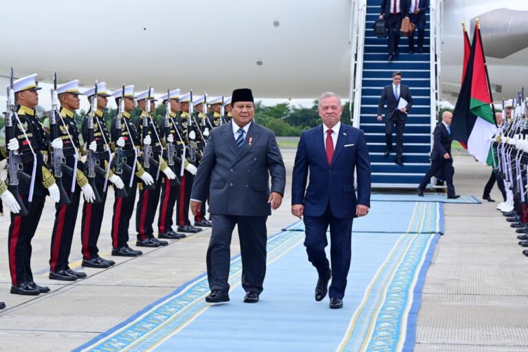 Presiden Prabowo Sambut Kedatangan Raja Abdullah II, Perkuat Relasi Indonesia–Yordania