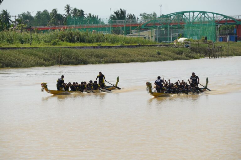 Wabup Paser Buka Kejuaraan Dragon Boat 2025 di Sungai Kandilo