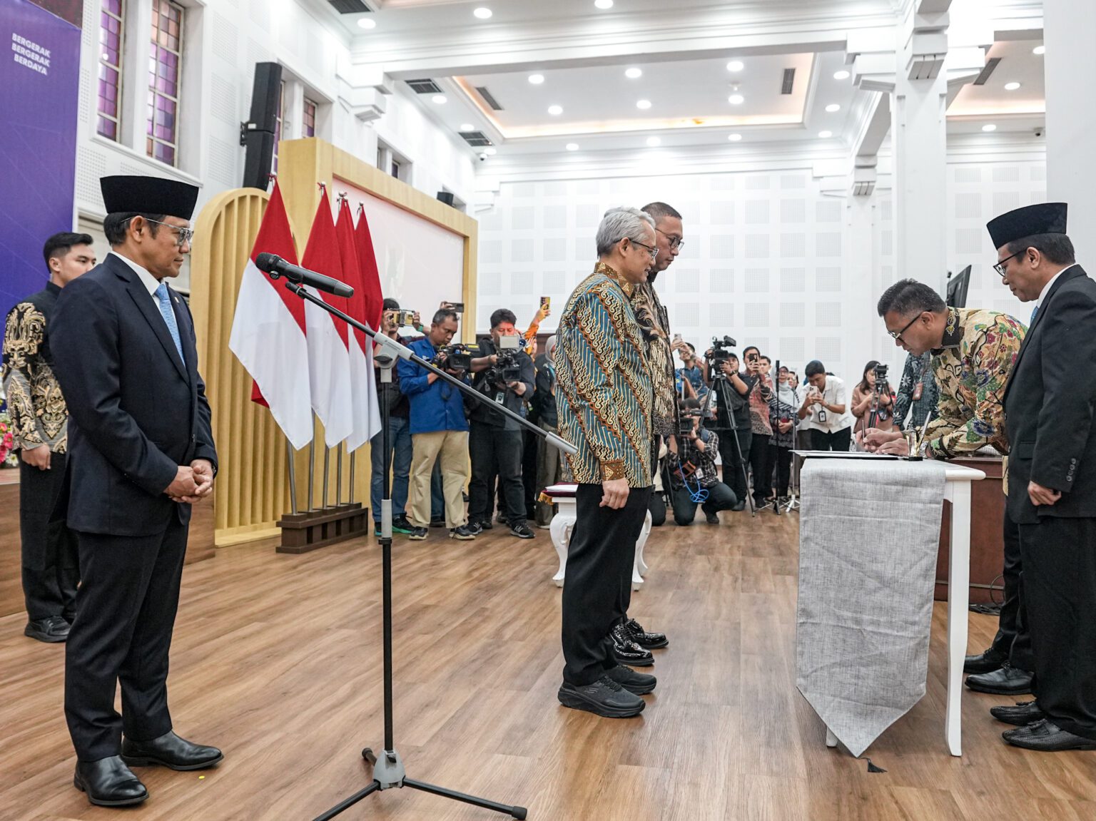 Menko PM Resmi Lantik Direksi dan Dewan Pengawas BPJS 2026–2031